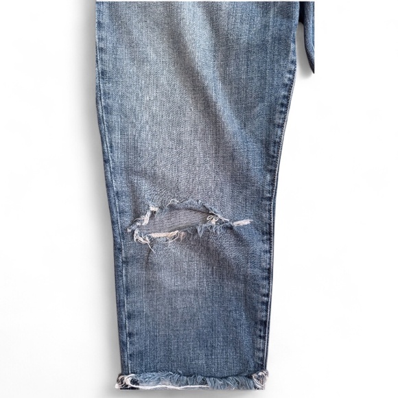 Joe's Jeans Distressed Crop / Boyfriend Denim - Picture 3 of 7